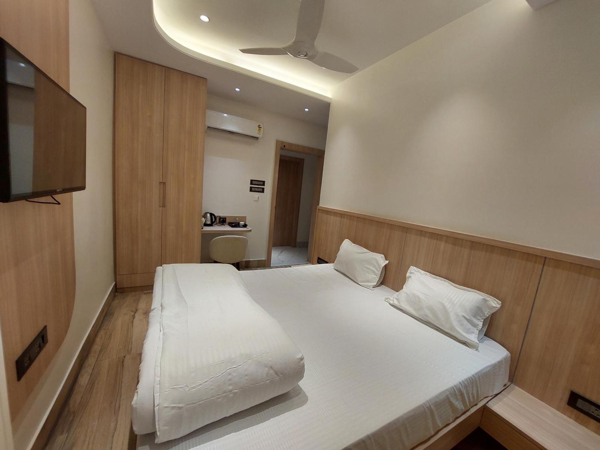 Rajasthani Dhani Hotel Khanapara ภายนอก รูปภาพ